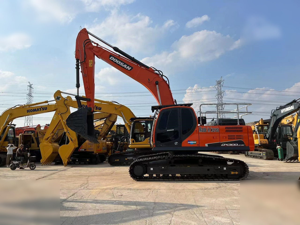 DOOSAN DX300 LCA - 履带式挖掘机:图1 DOOSAN DX300 LCA - 履带式挖掘机:图1