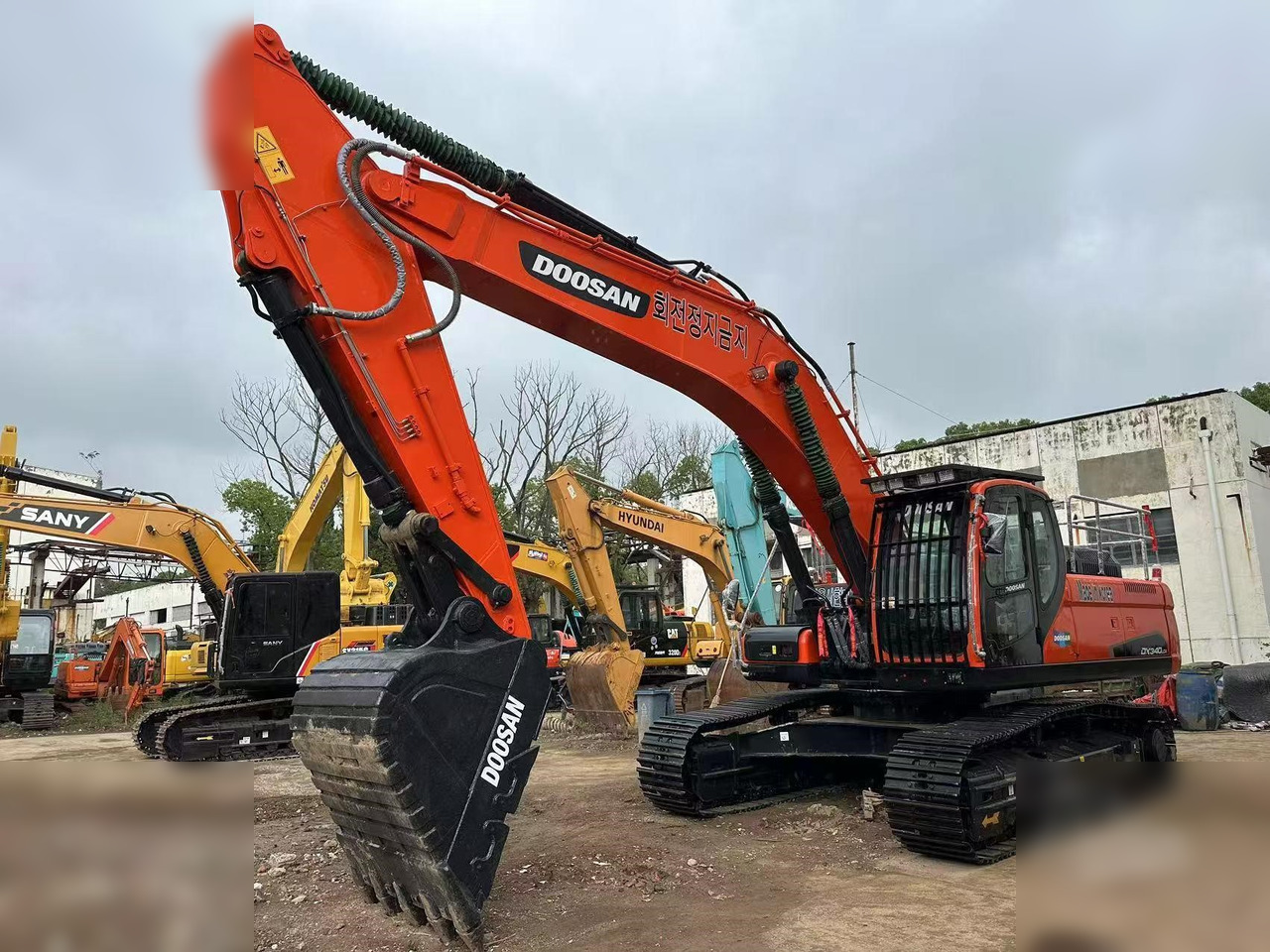 DOOSAN DX340 LC - 履带式挖掘机:图1 DOOSAN DX340 LC - 履带式挖掘机:图1