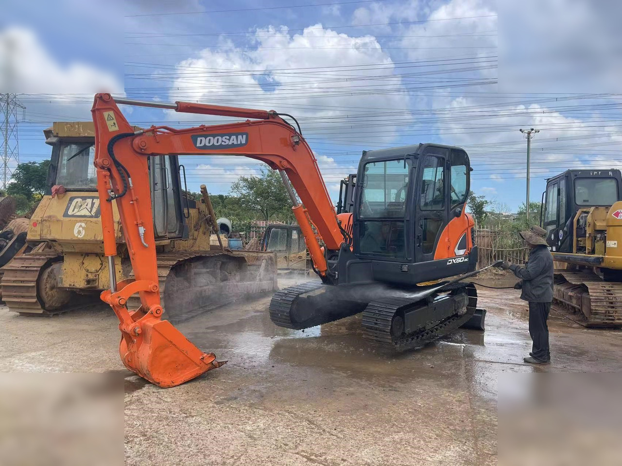DOOSAN DX60-9C - 履带式挖掘机:图1 DOOSAN DX60-9C - 履带式挖掘机:图1
