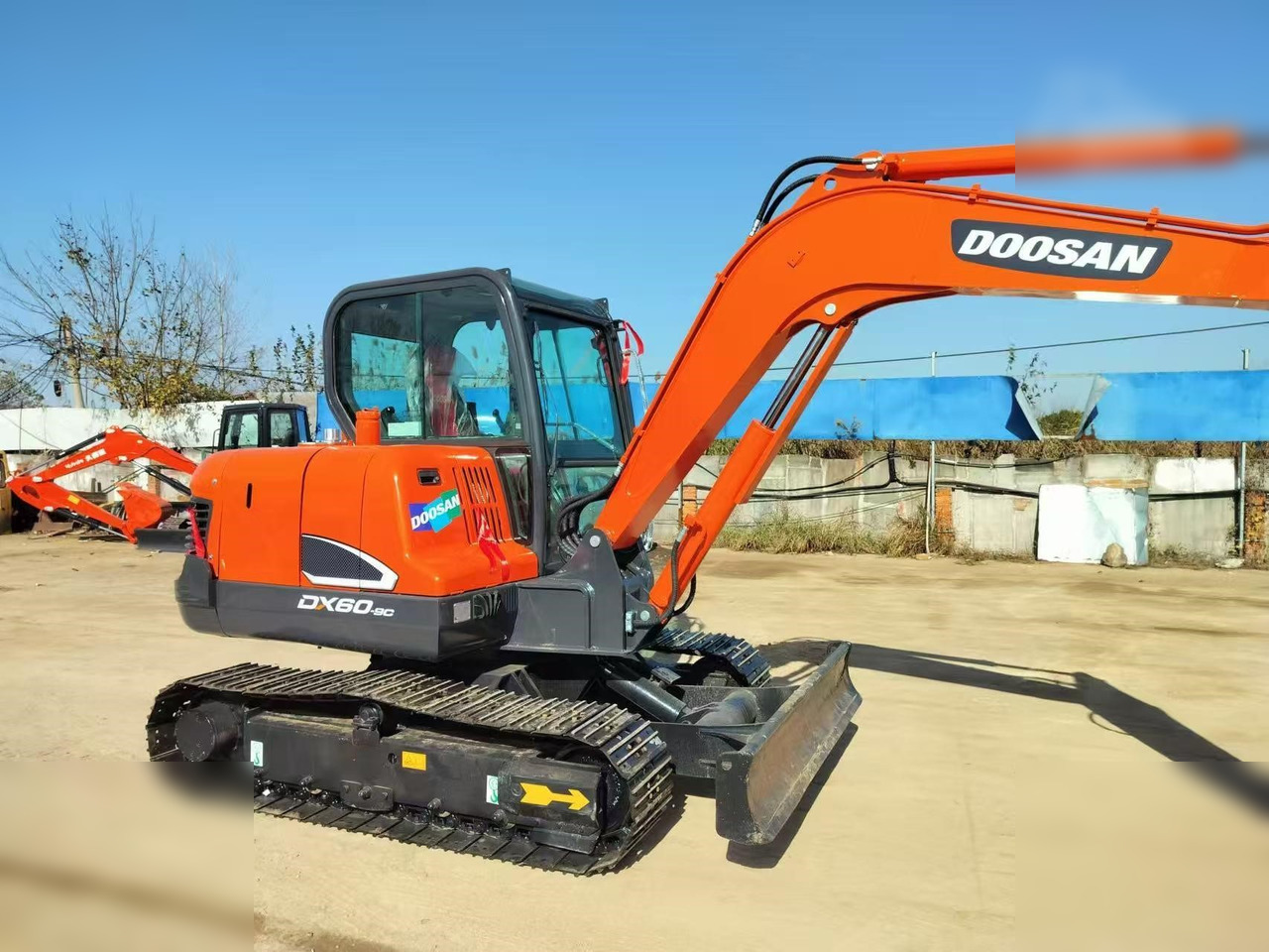 DOOSAN DX60-9C - 履带式挖掘机:图3 DOOSAN DX60-9C - 履带式挖掘机:图3