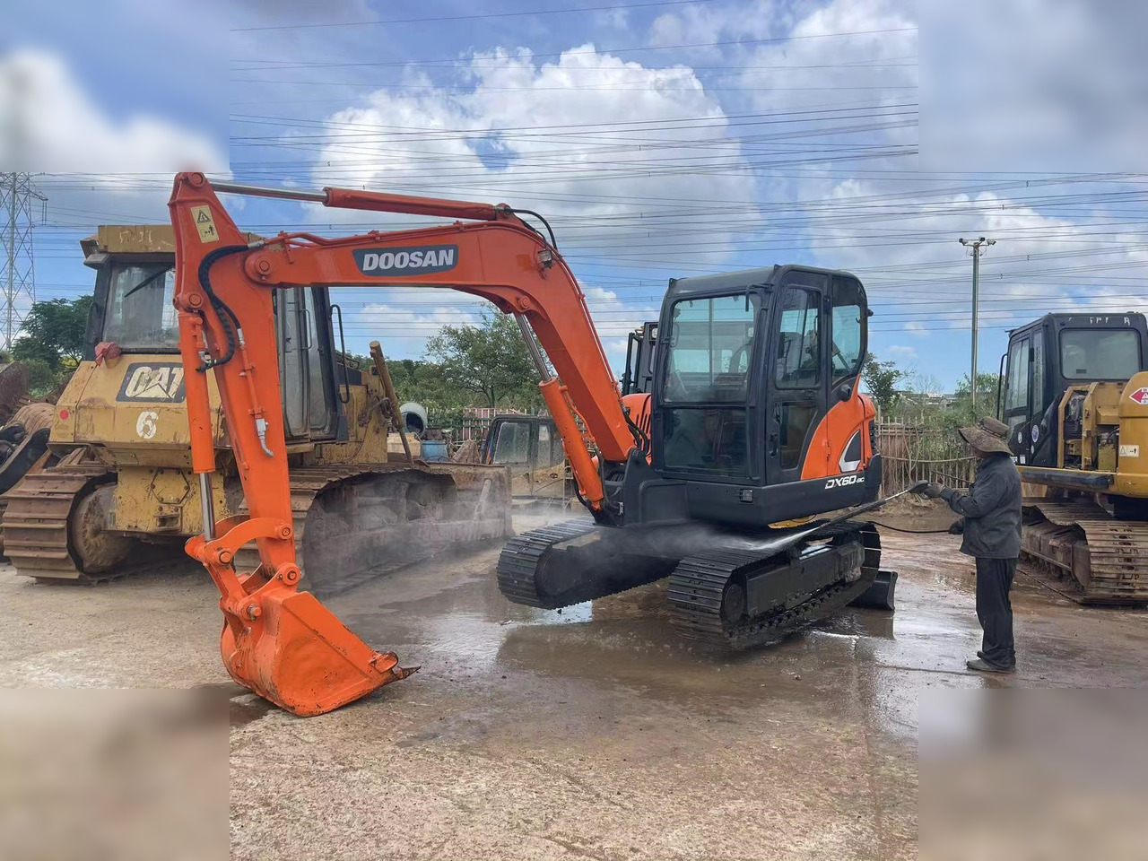 DOOSAN DX60-9C - 履带式挖掘机:图1 DOOSAN DX60-9C - 履带式挖掘机:图1