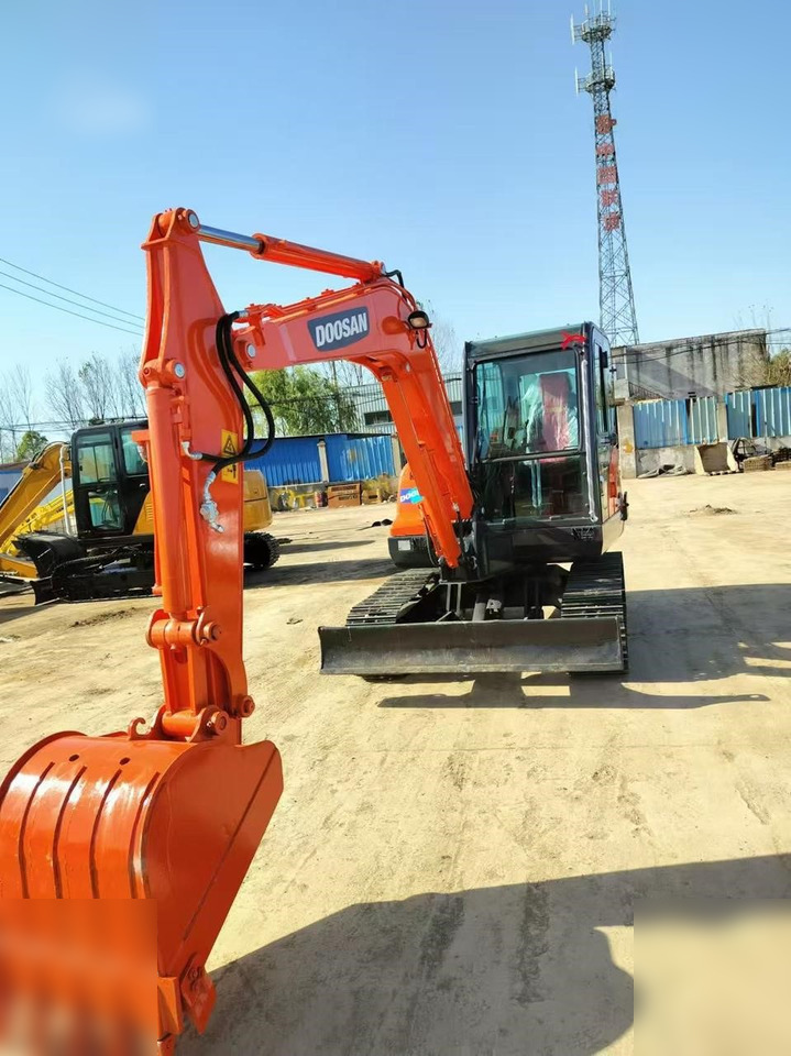 DOOSAN DX60-9C - 履带式挖掘机:图4 DOOSAN DX60-9C - 履带式挖掘机:图4