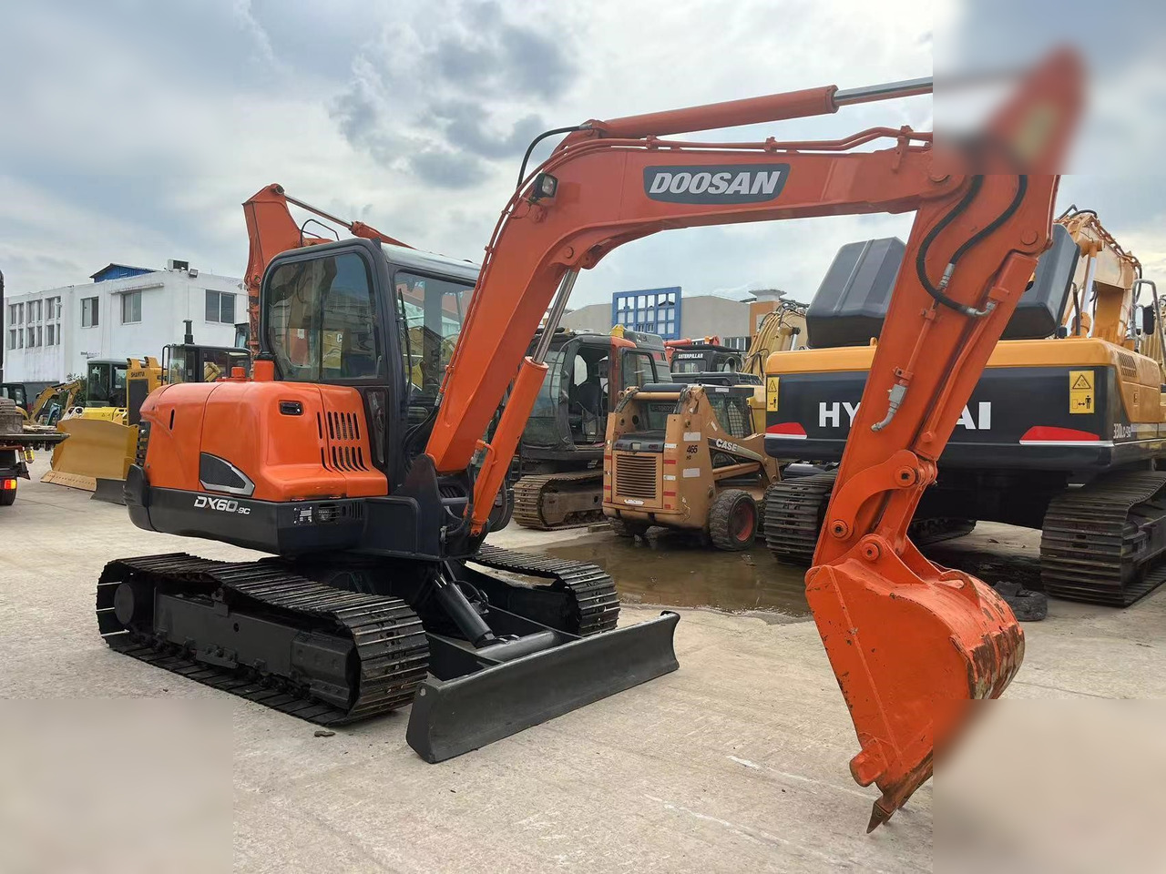 DOOSAN DX60-9C - 履带式挖掘机:图1 DOOSAN DX60-9C - 履带式挖掘机:图1
