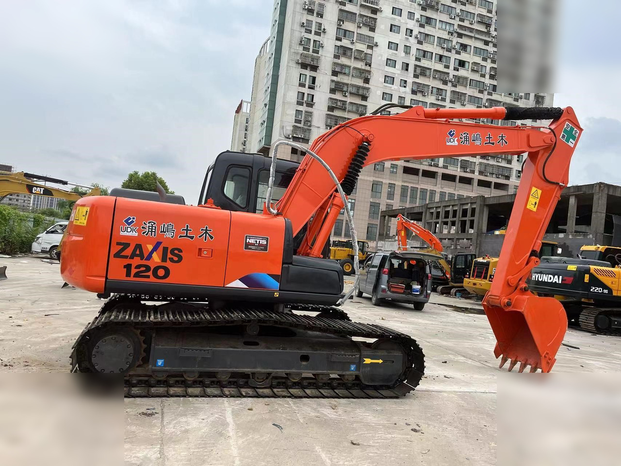 HITACHI ZX120 - 履带式挖掘机:图1 HITACHI ZX120 - 履带式挖掘机:图1