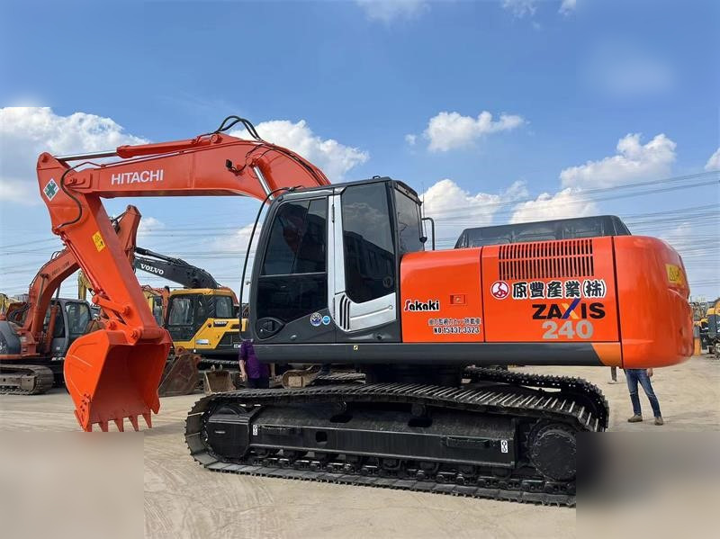 HITACHI ZX240-3 - 履带式挖掘机:图3 HITACHI ZX240-3 - 履带式挖掘机:图3