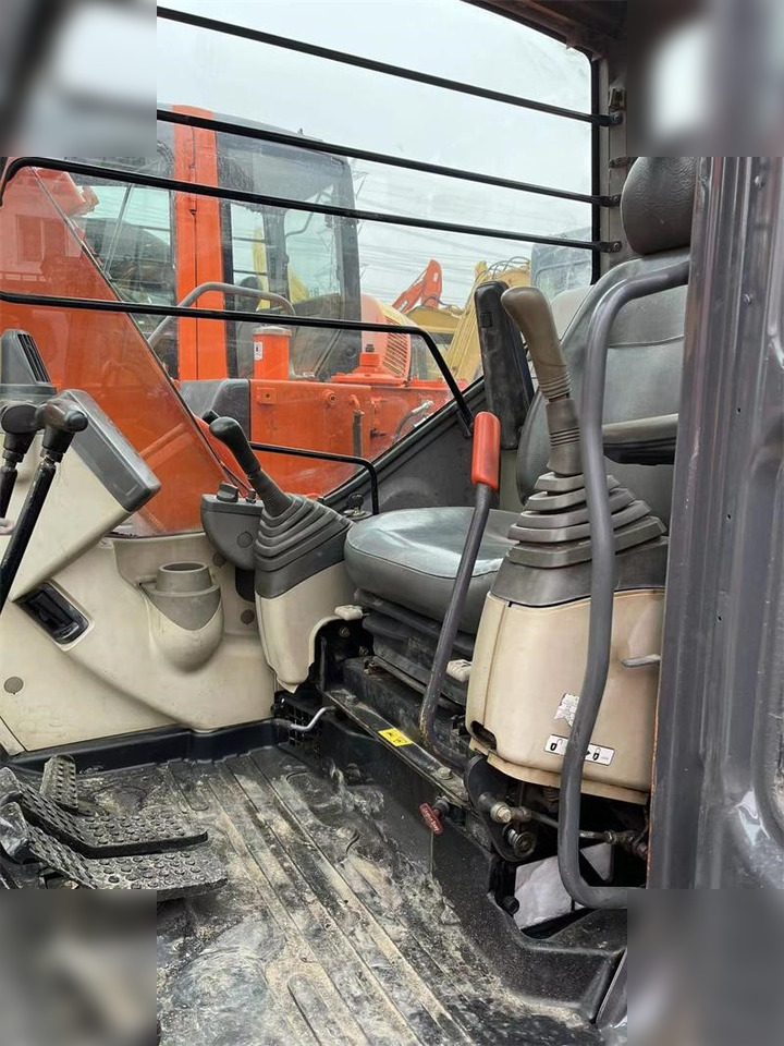 HITACHI ZX60 - 履带式挖掘机:图4 HITACHI ZX60 - 履带式挖掘机:图4