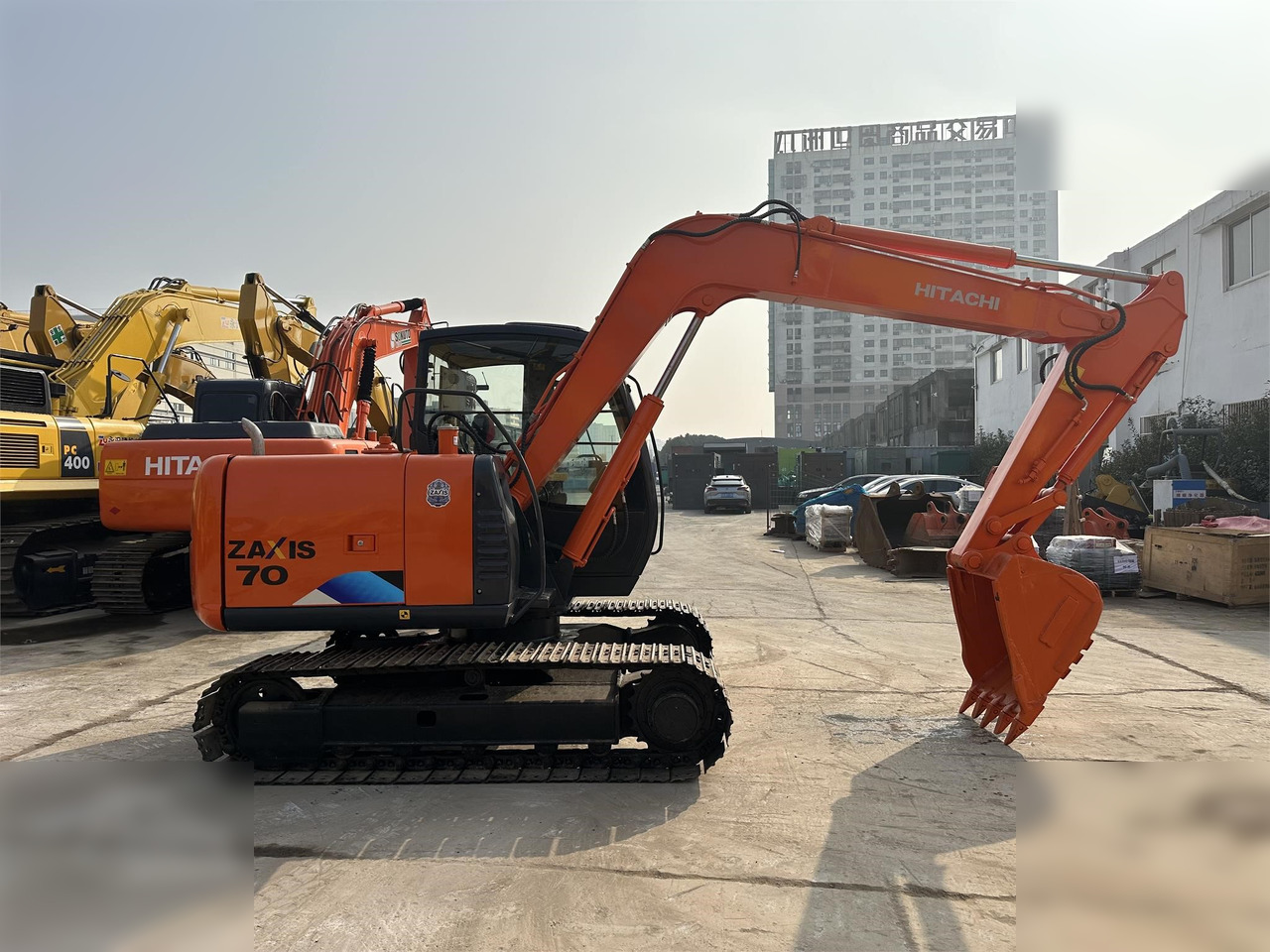 HITACHI ZX70 - 履带式挖掘机:图2 HITACHI ZX70 - 履带式挖掘机:图2
