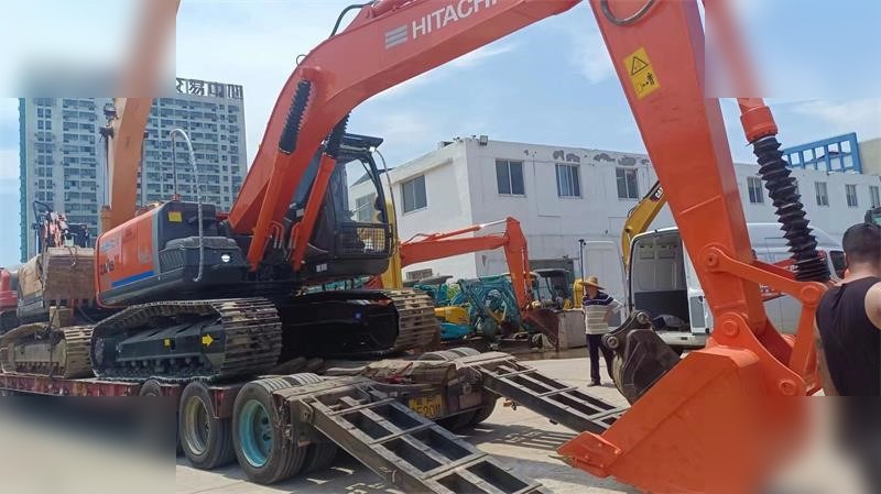 HITACHI ZX70 - 履带式挖掘机:图2 HITACHI ZX70 - 履带式挖掘机:图2