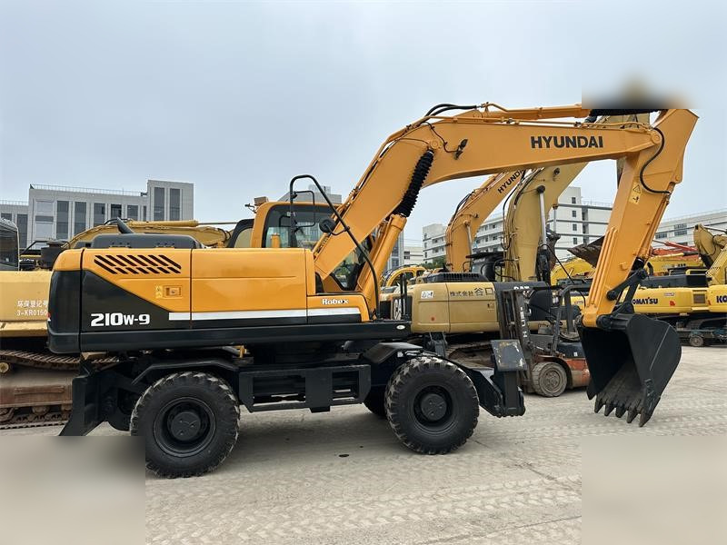 HYUNDAI ROBEX 210W-9 - 轮式挖掘机:图1 HYUNDAI ROBEX 210W-9 - 轮式挖掘机:图1