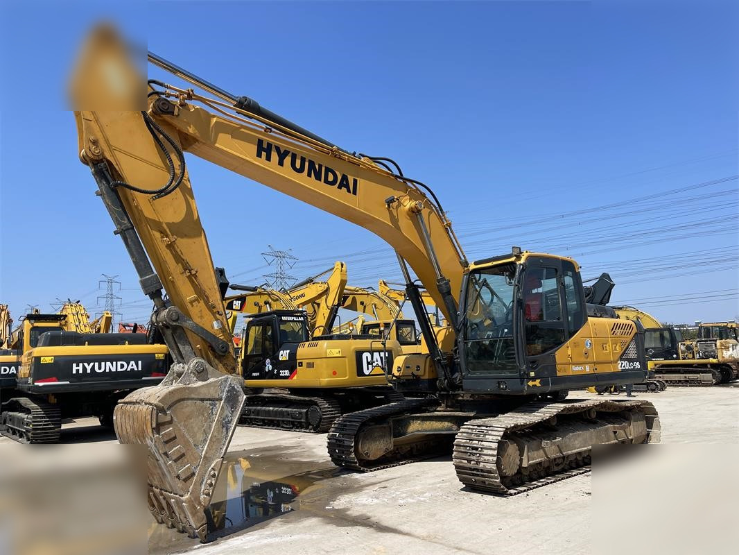 HYUNDAI ROBEX 220 LC-9S - 履带式挖掘机:图1 HYUNDAI ROBEX 220 LC-9S - 履带式挖掘机:图1