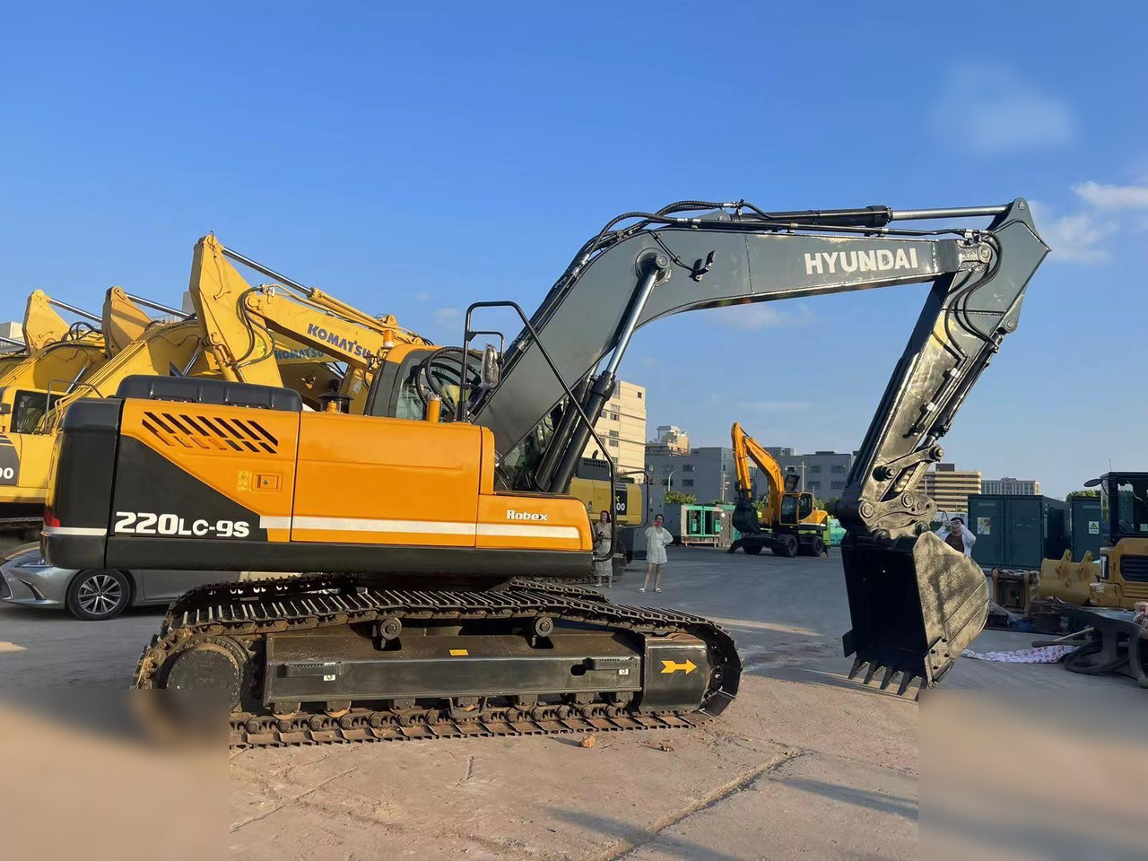 HYUNDAI ROBEX 220 LC-9S - 履带式挖掘机:图2 HYUNDAI ROBEX 220 LC-9S - 履带式挖掘机:图2