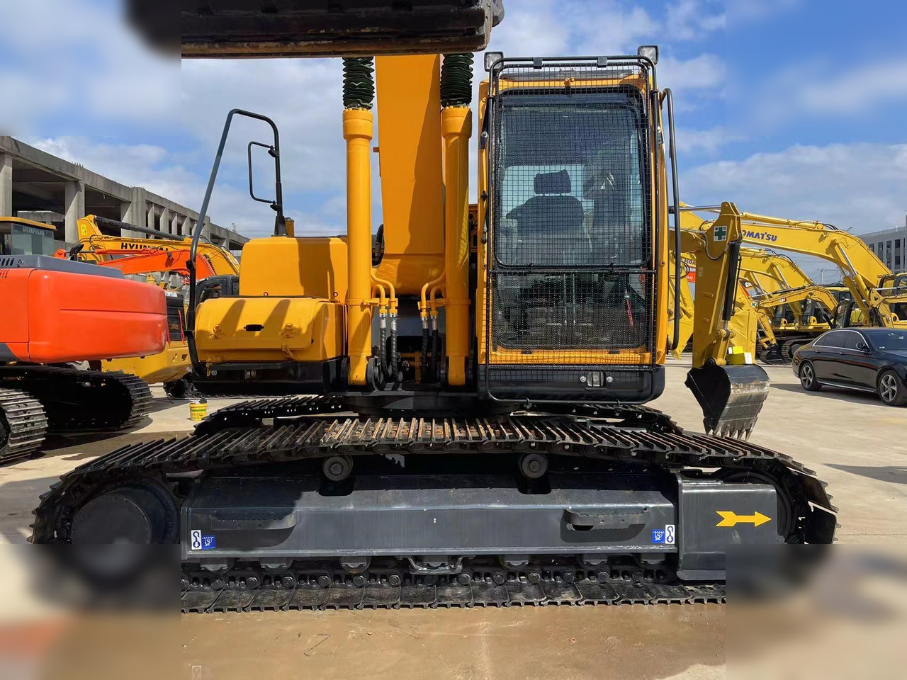HYUNDAI ROBEX 220 LC-9S - 履带式挖掘机:图5 HYUNDAI ROBEX 220 LC-9S - 履带式挖掘机:图5