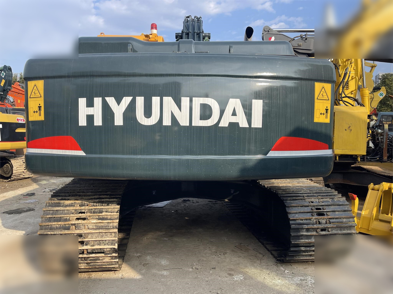 HYUNDAI ROBEX 220 LC-9S - 履带式挖掘机:图2 HYUNDAI ROBEX 220 LC-9S - 履带式挖掘机:图2