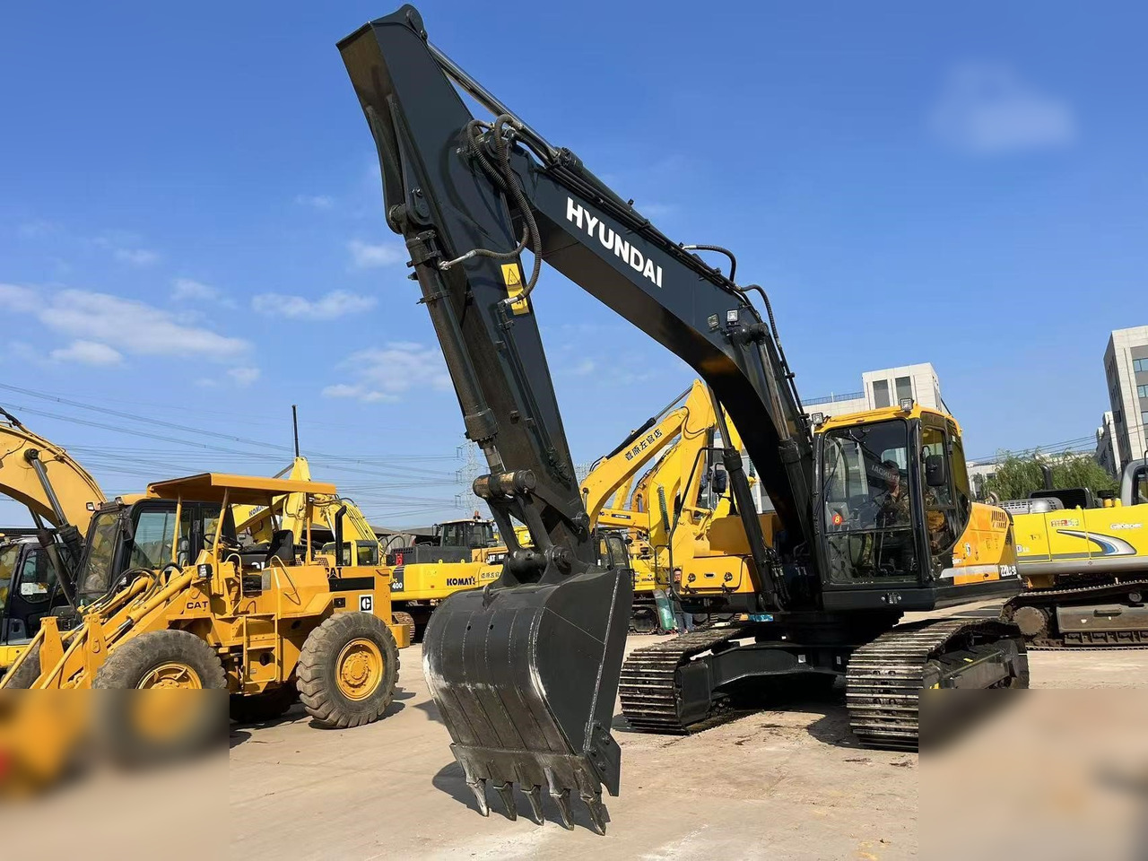 HYUNDAI ROBEX 220 LC-9S - 履带式挖掘机:图3 HYUNDAI ROBEX 220 LC-9S - 履带式挖掘机:图3