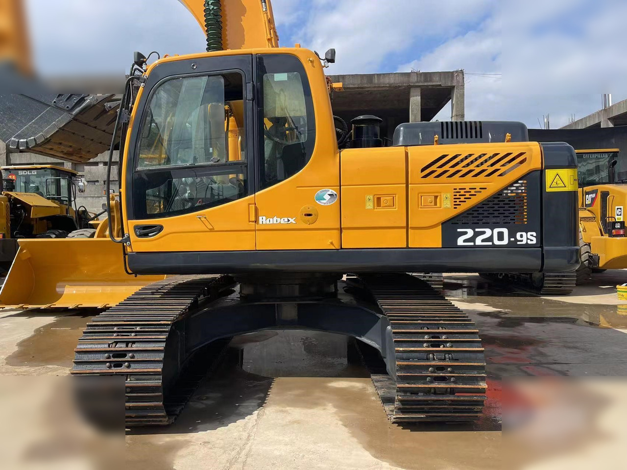 HYUNDAI ROBEX 220 LC-9S - 履带式挖掘机:图4 HYUNDAI ROBEX 220 LC-9S - 履带式挖掘机:图4