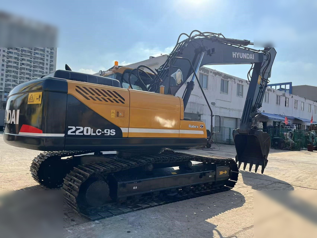 HYUNDAI ROBEX 220 LC-9S - 履带式挖掘机:图2 HYUNDAI ROBEX 220 LC-9S - 履带式挖掘机:图2