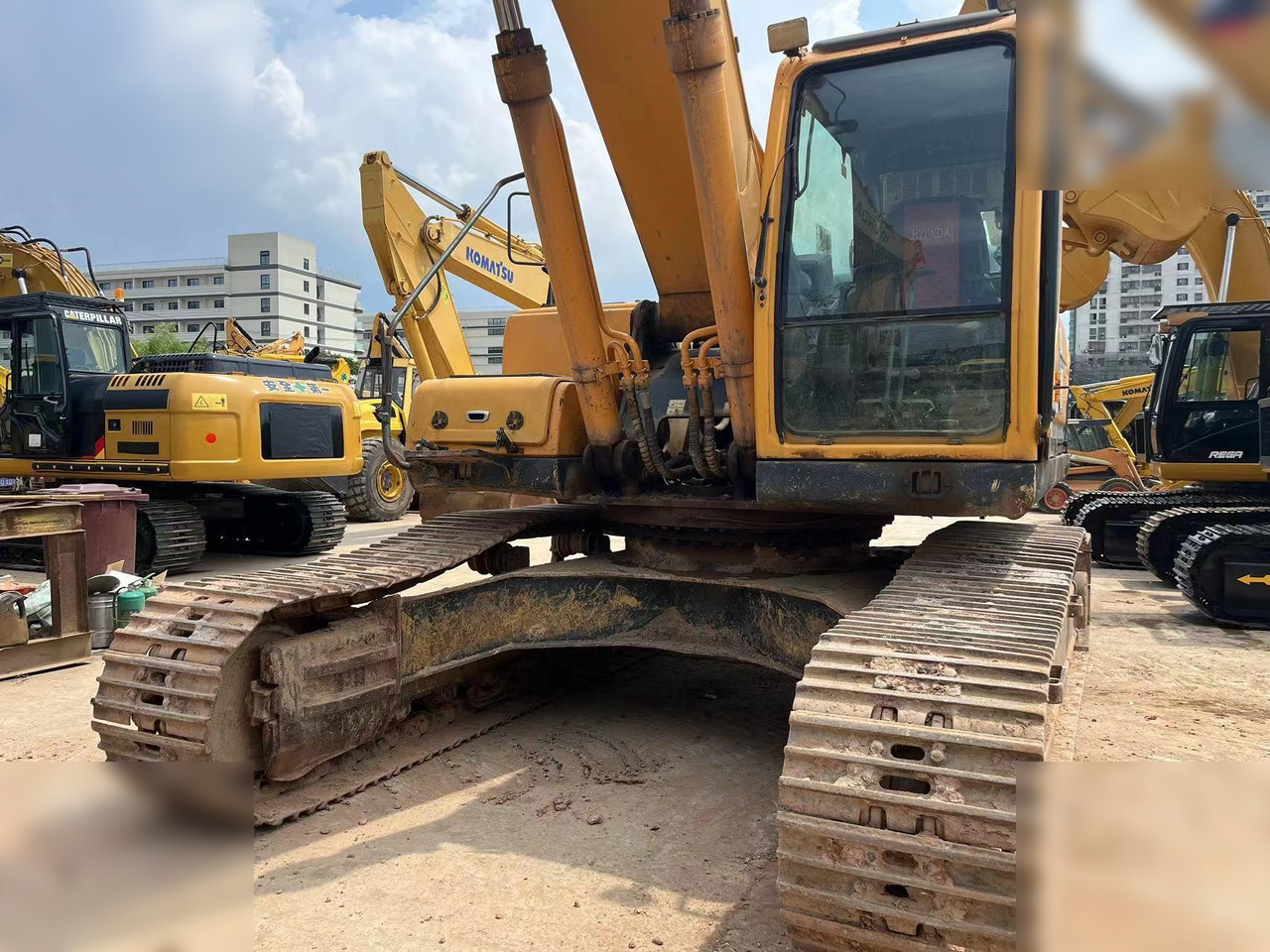 HYUNDAI ROBEX 305 LC-9S - 履带式挖掘机:图3 HYUNDAI ROBEX 305 LC-9S - 履带式挖掘机:图3