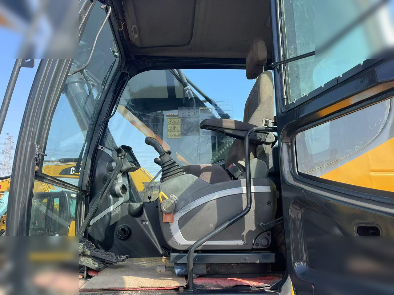 HYUNDAI ROBEX 330 LC-9S - 履带式挖掘机:图4 HYUNDAI ROBEX 330 LC-9S - 履带式挖掘机:图4