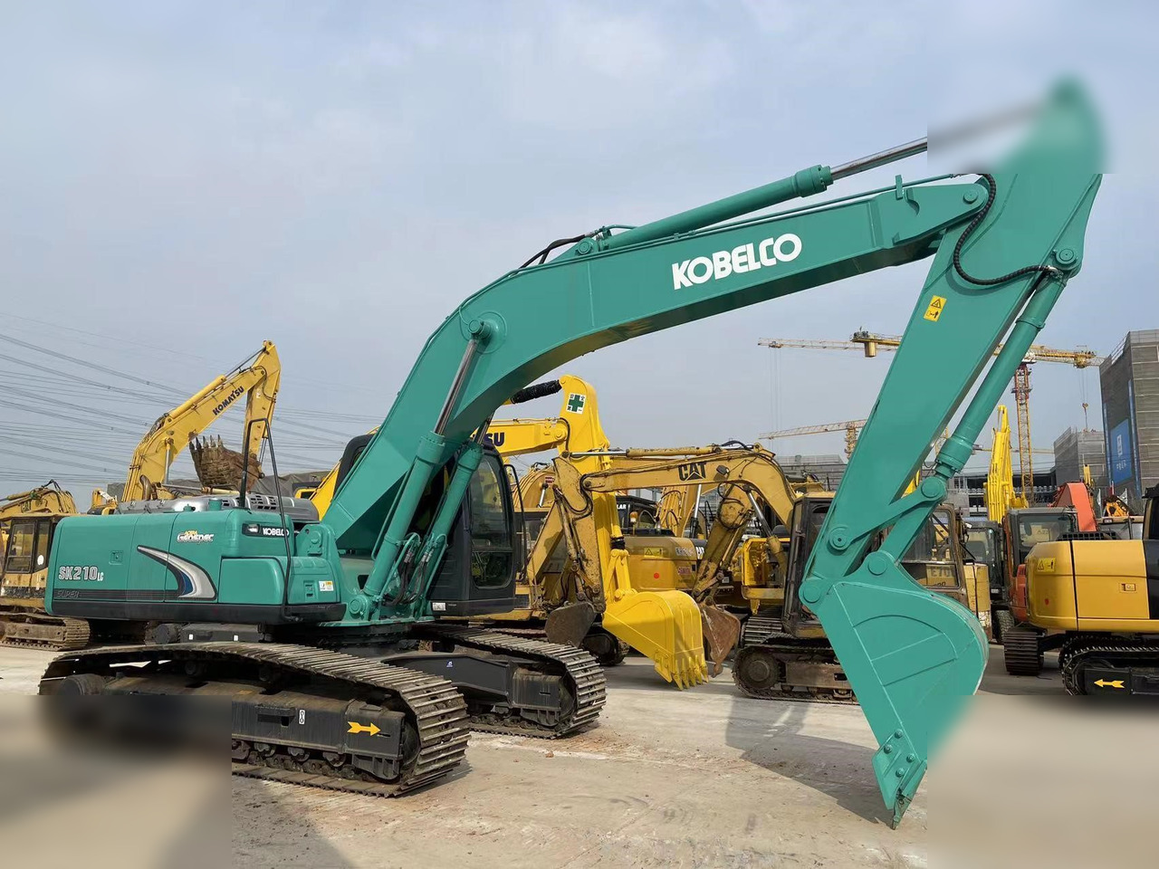 KOBELCO SK210 - 履带式挖掘机:图1 KOBELCO SK210 - 履带式挖掘机:图1