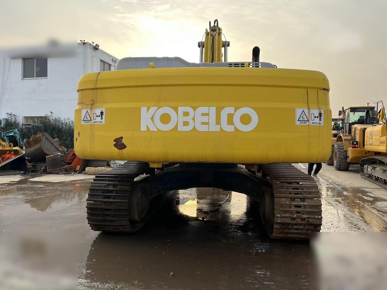 KOBELCO SK350 LC-8 - 履带式挖掘机:图3 KOBELCO SK350 LC-8 - 履带式挖掘机:图3