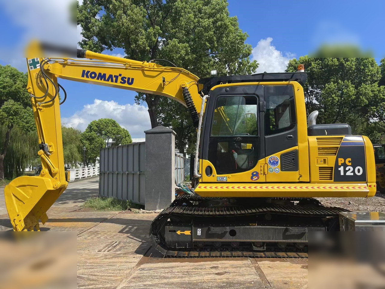 KOMATSU PC120-8 - 履带式挖掘机:图1 KOMATSU PC120-8 - 履带式挖掘机:图1