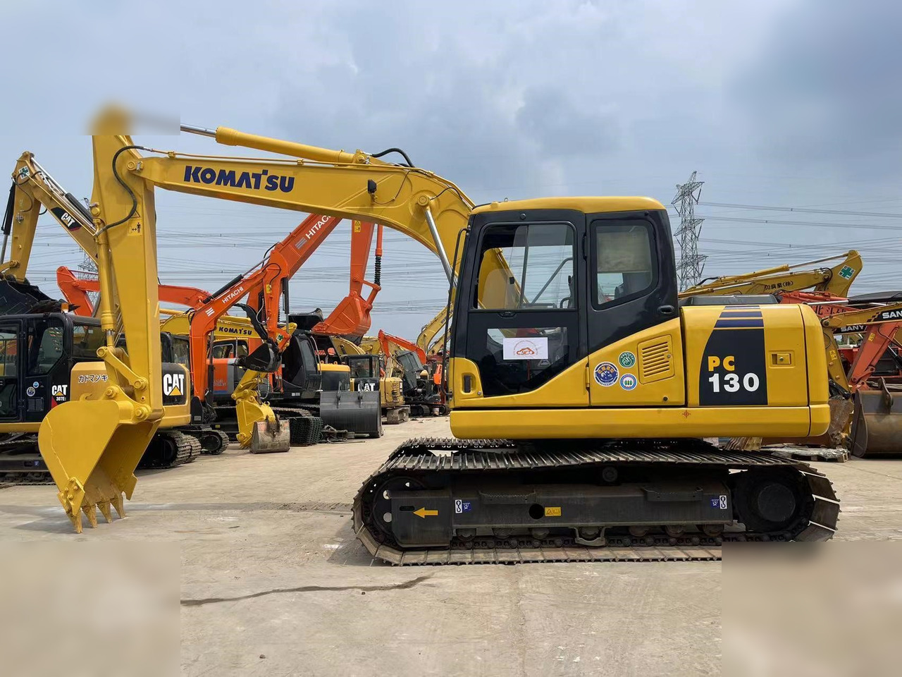 KOMATSU PC130-7 - 履带式挖掘机:图1 KOMATSU PC130-7 - 履带式挖掘机:图1