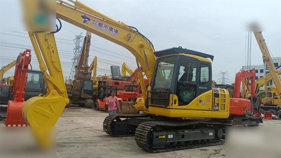 KOMATSU PC130-7 - 履带式挖掘机:图2 KOMATSU PC130-7 - 履带式挖掘机:图2