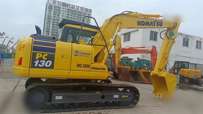 KOMATSU PC130-7 - 履带式挖掘机:图1 KOMATSU PC130-7 - 履带式挖掘机:图1