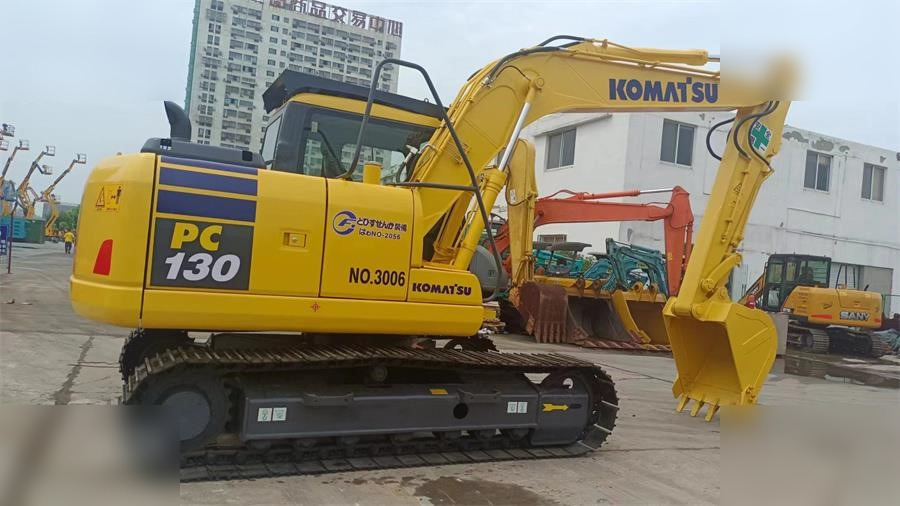 KOMATSU PC130-7 - 履带式挖掘机:图1 KOMATSU PC130-7 - 履带式挖掘机:图1