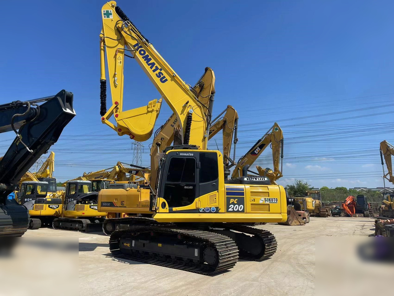 KOMATSU PC200-8 - 履带式挖掘机:图2 KOMATSU PC200-8 - 履带式挖掘机:图2