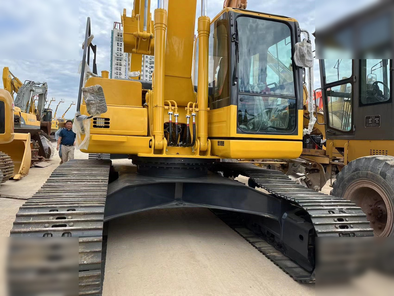 KOMATSU PC210 LC-8 - 履带式挖掘机:图2 KOMATSU PC210 LC-8 - 履带式挖掘机:图2