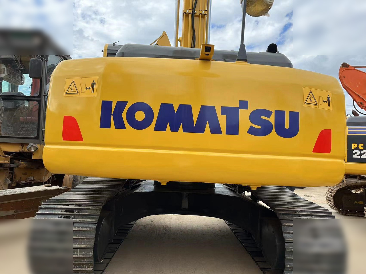 KOMATSU PC210 LC-8 - 履带式挖掘机:图3 KOMATSU PC210 LC-8 - 履带式挖掘机:图3