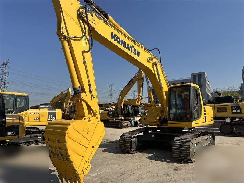 KOMATSU PC220-6 - 履带式挖掘机:图3 KOMATSU PC220-6 - 履带式挖掘机:图3