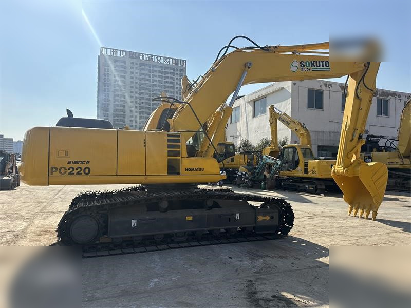 KOMATSU PC220-6 - 履带式挖掘机:图4 KOMATSU PC220-6 - 履带式挖掘机:图4