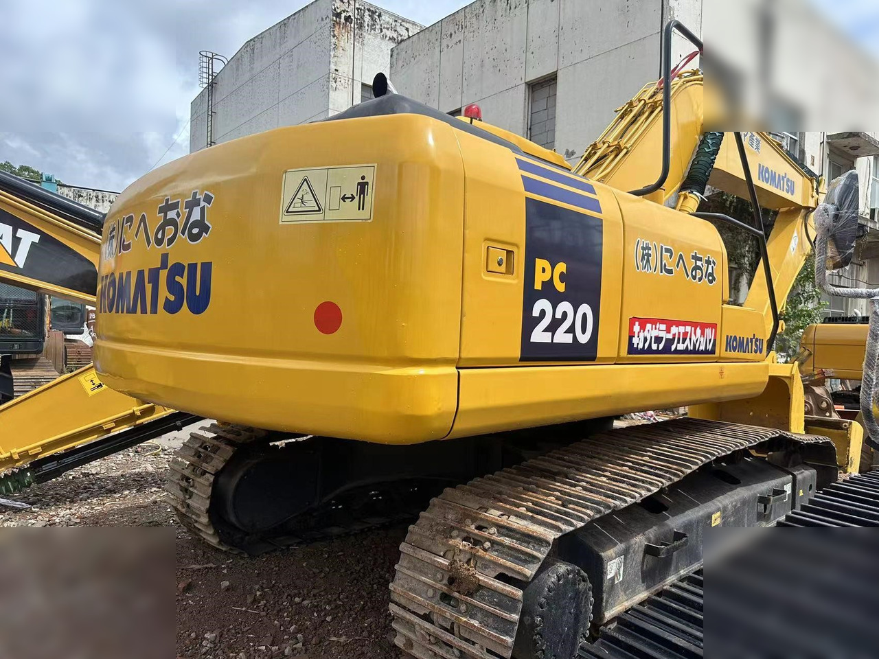 KOMATSU PC220-7 - 履带式挖掘机:图1 KOMATSU PC220-7 - 履带式挖掘机:图1