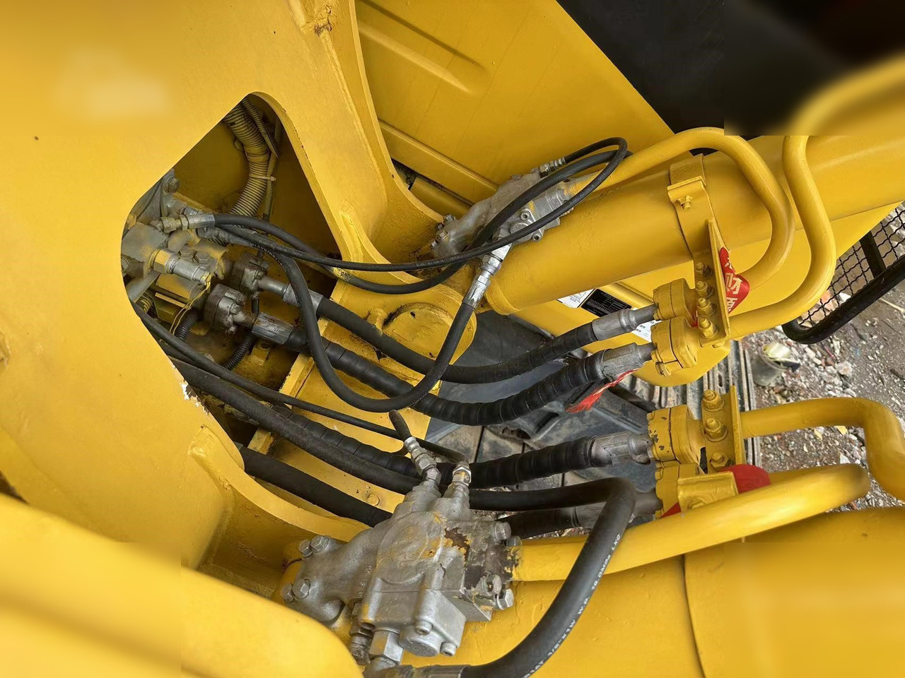 KOMATSU PC220-7 - 履带式挖掘机:图5 KOMATSU PC220-7 - 履带式挖掘机:图5