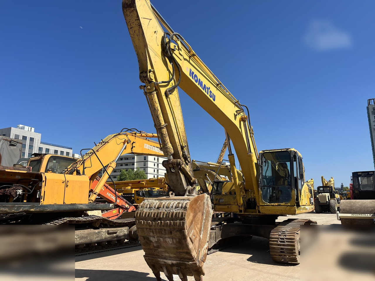 KOMATSU PC220-7 - 履带式挖掘机:图3 KOMATSU PC220-7 - 履带式挖掘机:图3