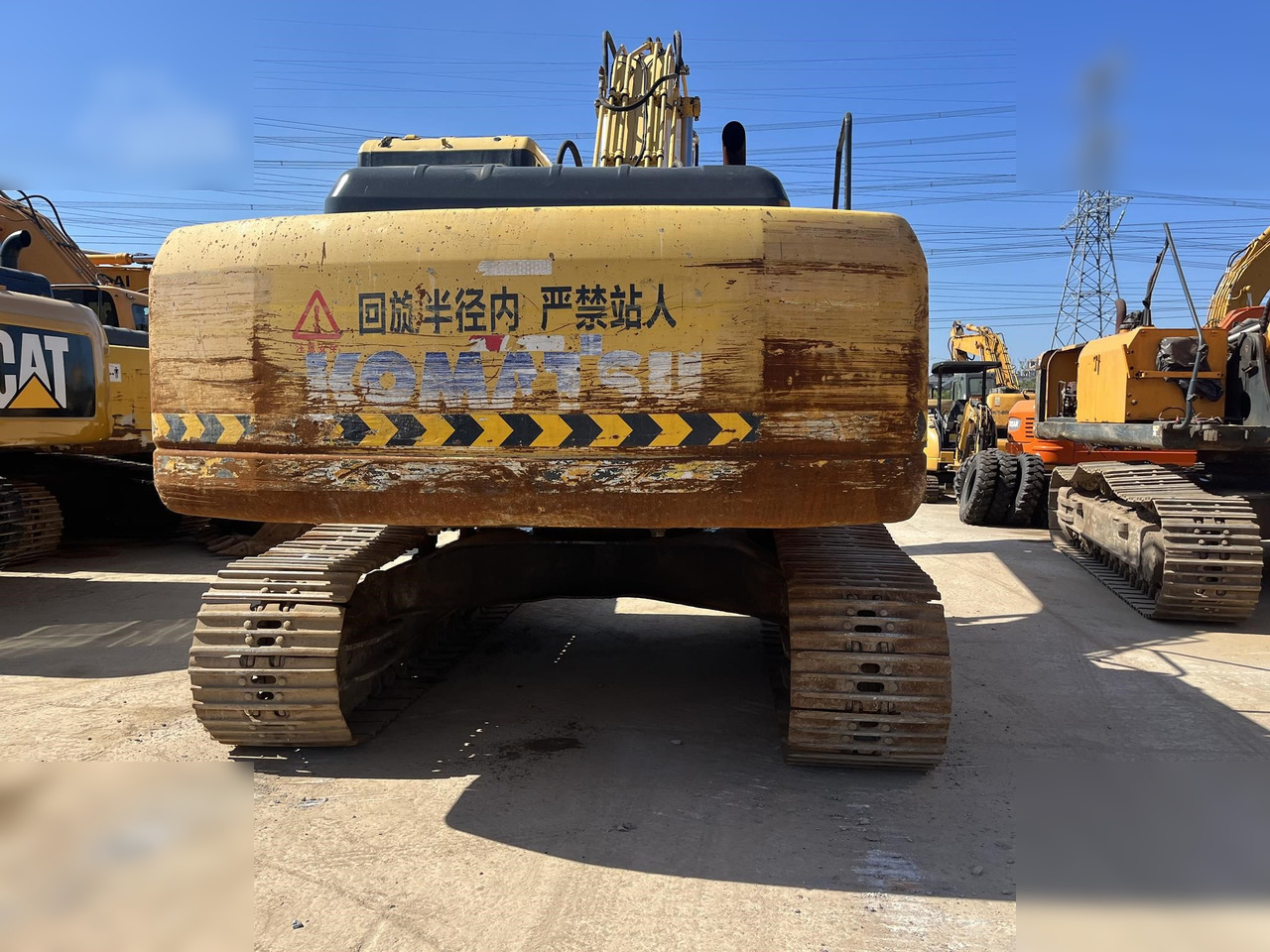 KOMATSU PC220-7 - 履带式挖掘机:图4 KOMATSU PC220-7 - 履带式挖掘机:图4