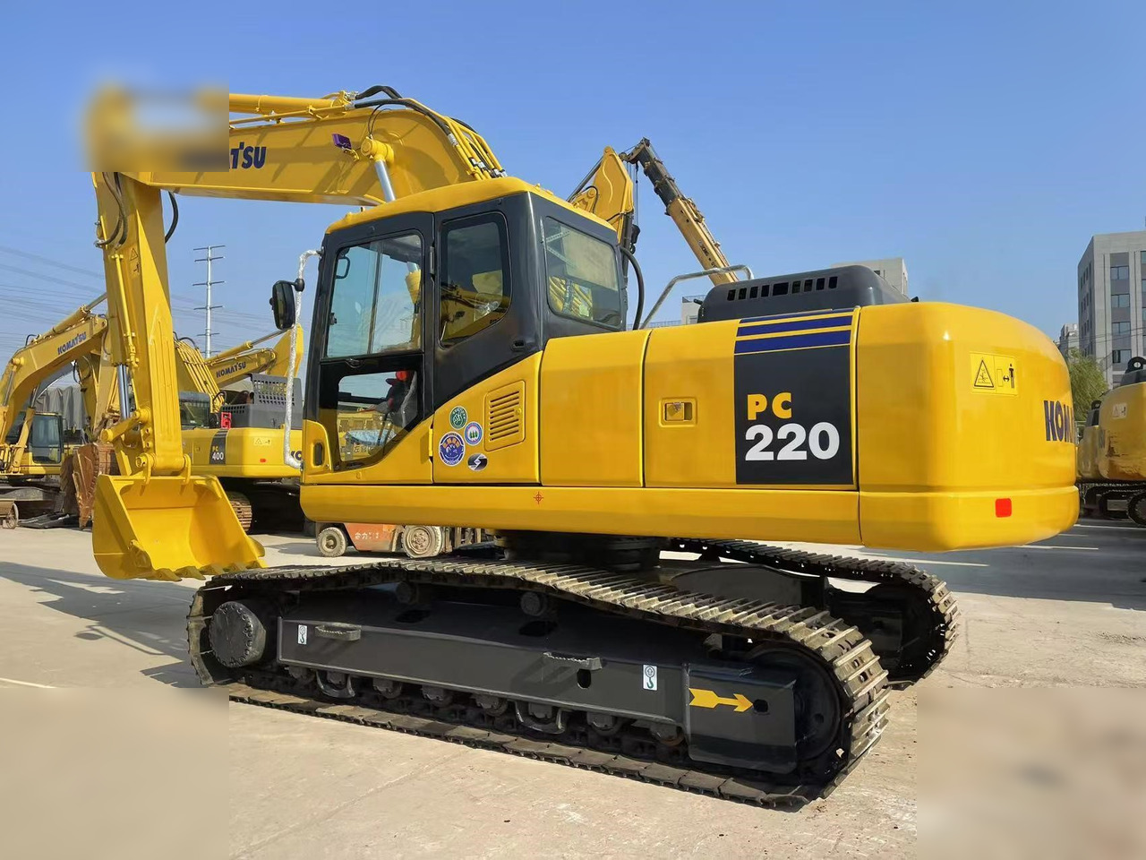 KOMATSU PC220-7 - 履带式挖掘机:图4 KOMATSU PC220-7 - 履带式挖掘机:图4