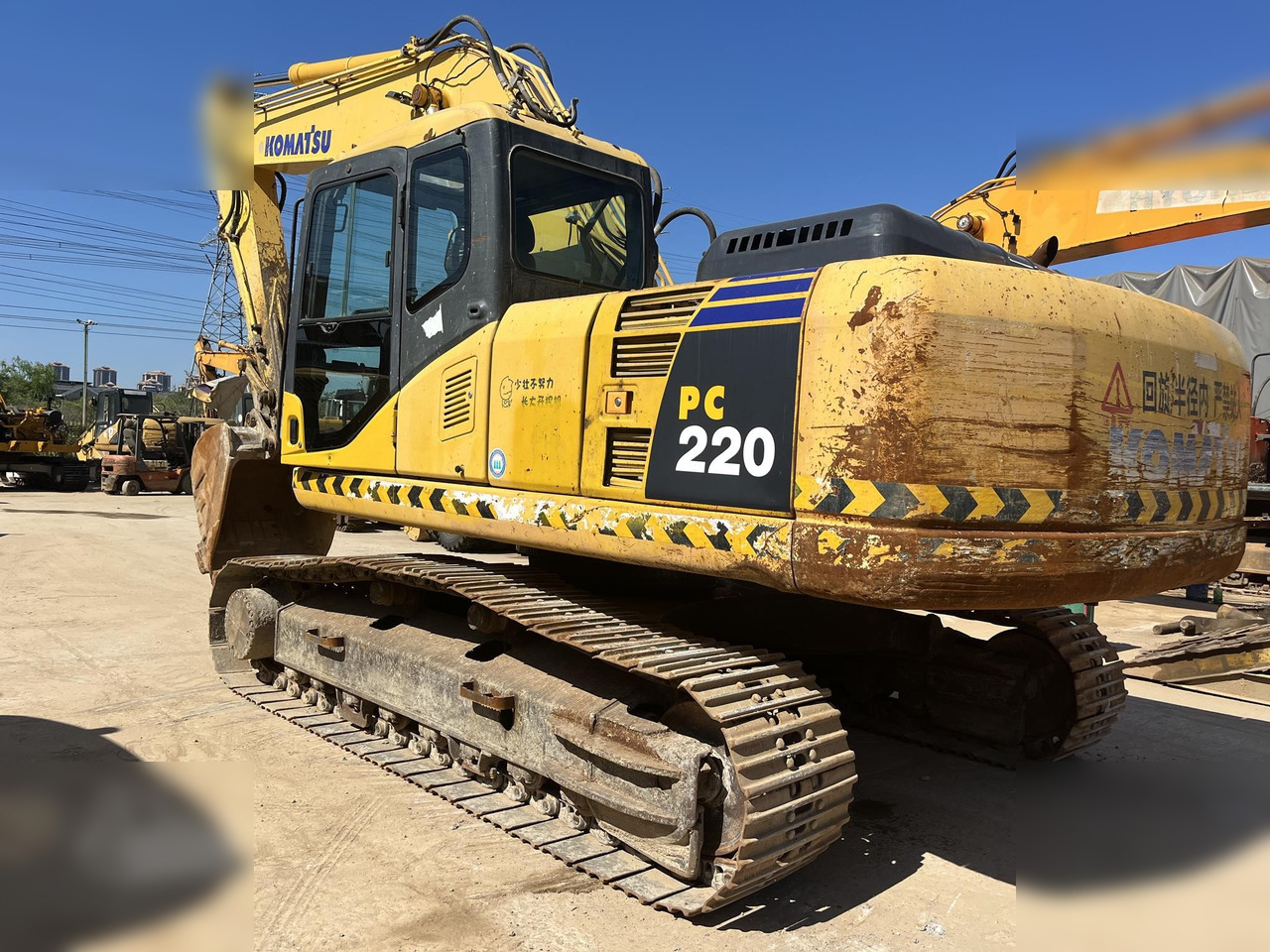 KOMATSU PC220-7 - 履带式挖掘机:图2 KOMATSU PC220-7 - 履带式挖掘机:图2