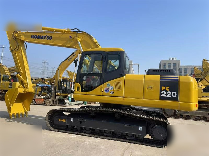 KOMATSU PC220-7 - 履带式挖掘机:图1 KOMATSU PC220-7 - 履带式挖掘机:图1