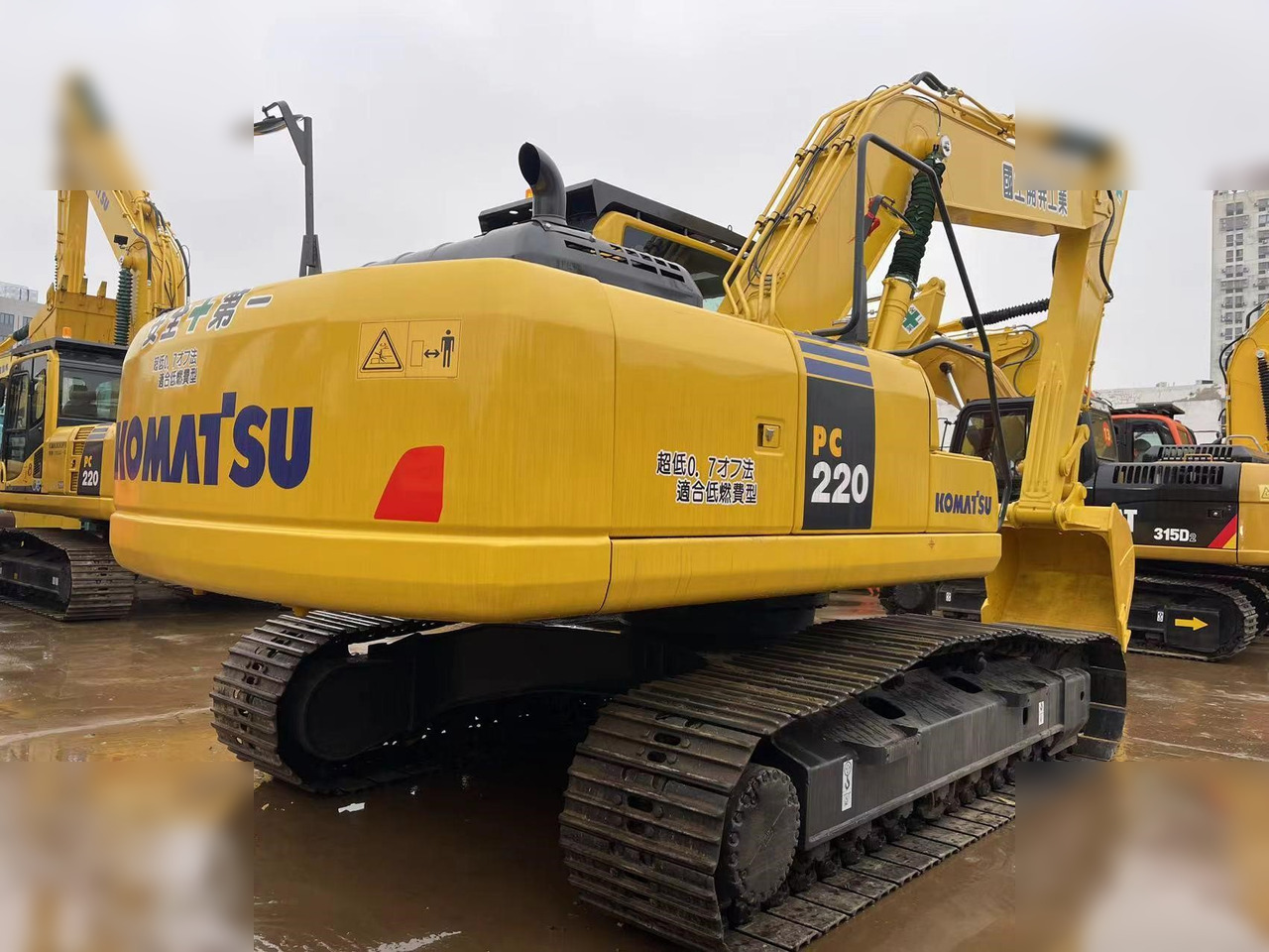 KOMATSU PC220-8 - 履带式挖掘机:图3 KOMATSU PC220-8 - 履带式挖掘机:图3