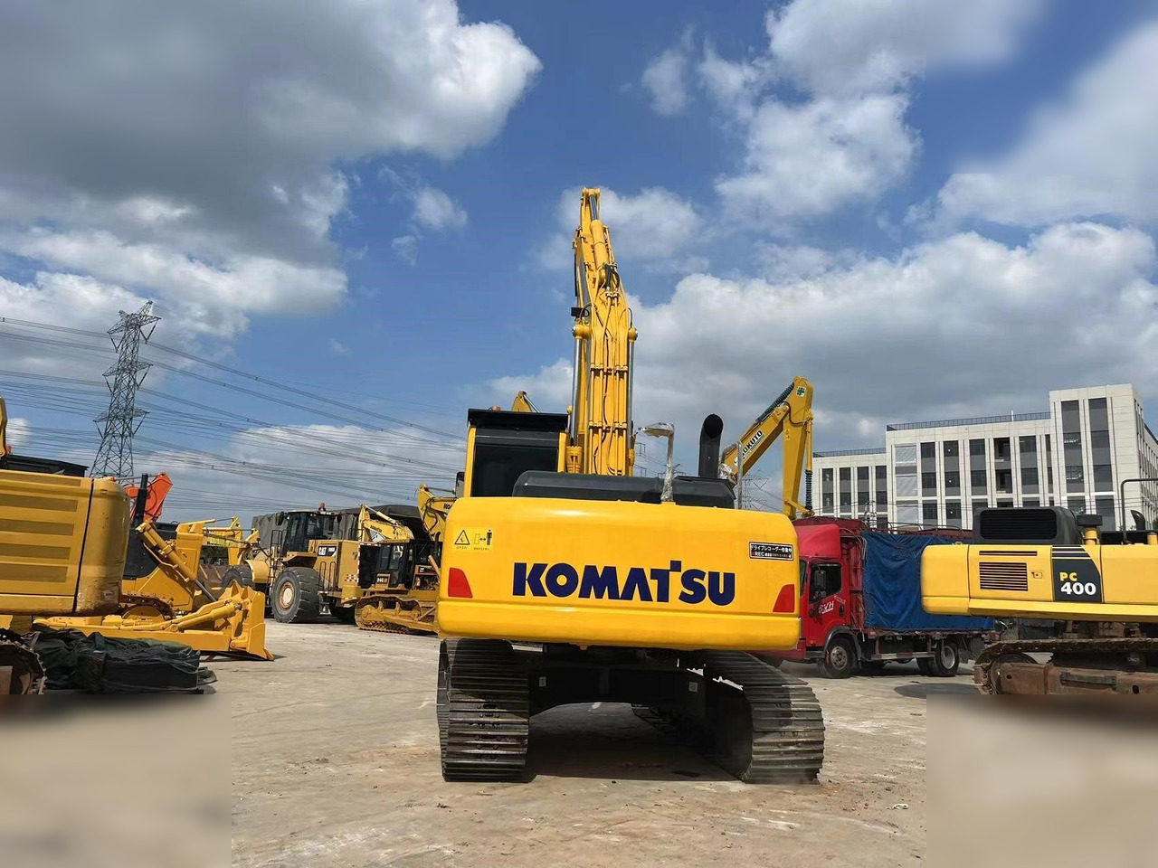 KOMATSU PC220-8 - 履带式挖掘机:图4 KOMATSU PC220-8 - 履带式挖掘机:图4