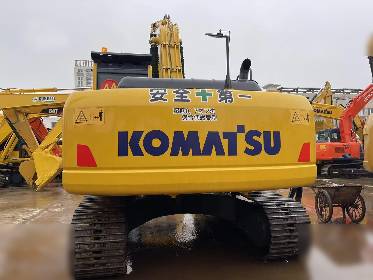 KOMATSU PC220-8 - 履带式挖掘机:图4 KOMATSU PC220-8 - 履带式挖掘机:图4