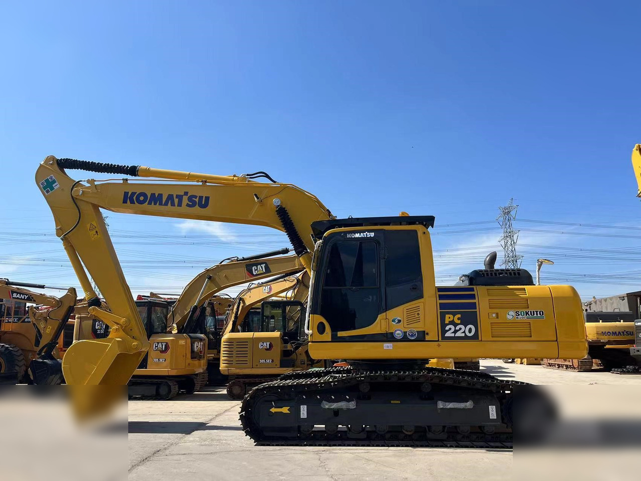 KOMATSU PC220-8 - 履带式挖掘机:图1 KOMATSU PC220-8 - 履带式挖掘机:图1