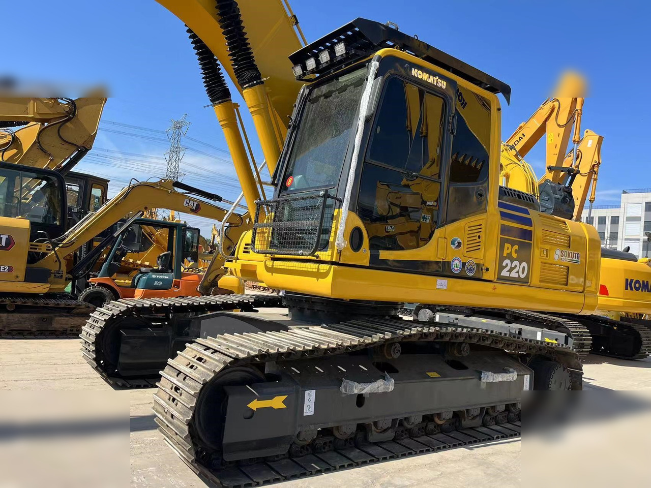 KOMATSU PC220-8 - 履带式挖掘机:图5 KOMATSU PC220-8 - 履带式挖掘机:图5