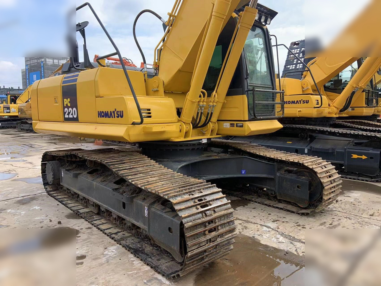 KOMATSU PC220-8 - 履带式挖掘机:图4 KOMATSU PC220-8 - 履带式挖掘机:图4