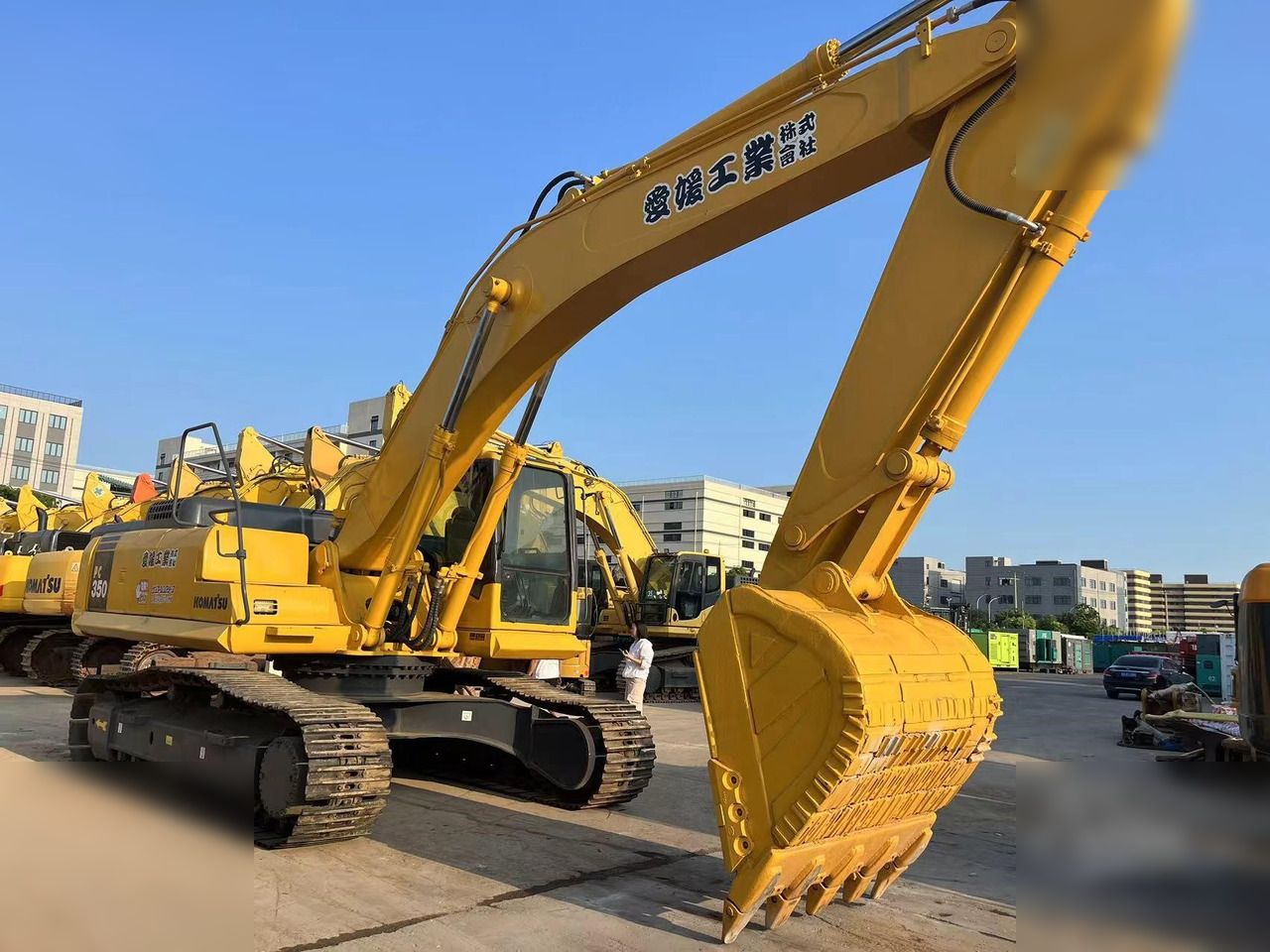 KOMATSU PC350-7 - 履带式挖掘机:图1 KOMATSU PC350-7 - 履带式挖掘机:图1