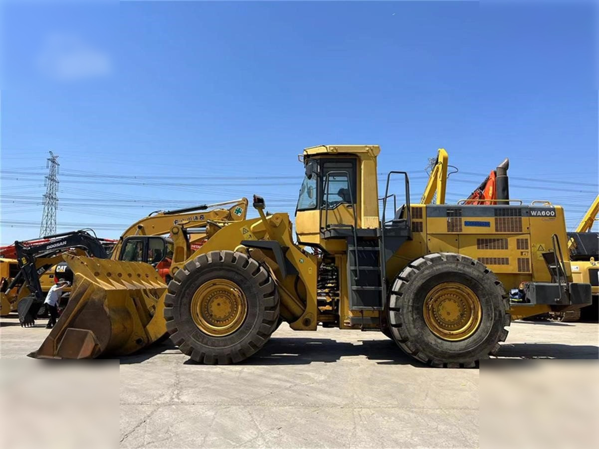 KOMATSU WA600-3 - 轮式装载机:图1 KOMATSU WA600-3 - 轮式装载机:图1