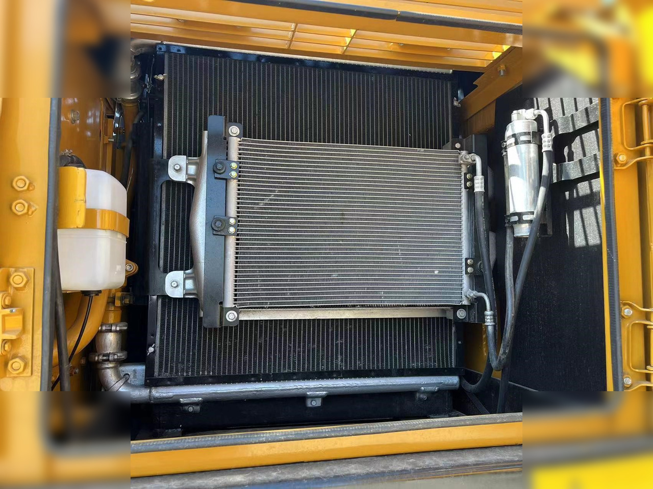 履带式挖掘机 SANY SY215C：图6